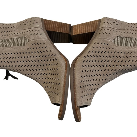 TOMS Majorca Perforated Suede Bootie, Sz 8 - Picture 11 of 14
